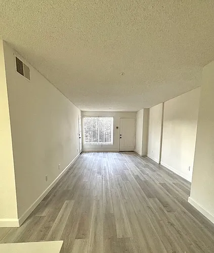 6331 Los Robles Ave #6 Photo 1