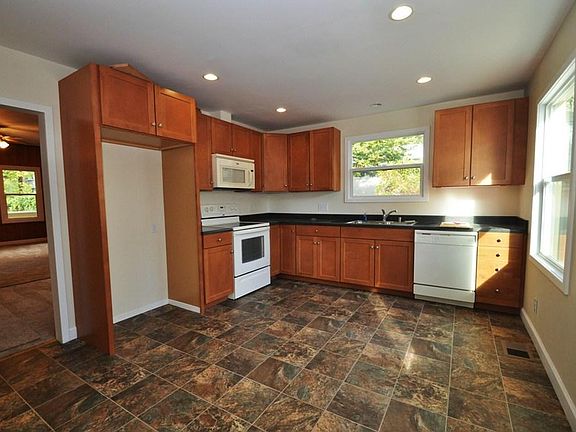 2nd image of 58 Maple Ave