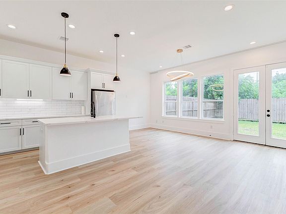 5th image of 3344 Francis St