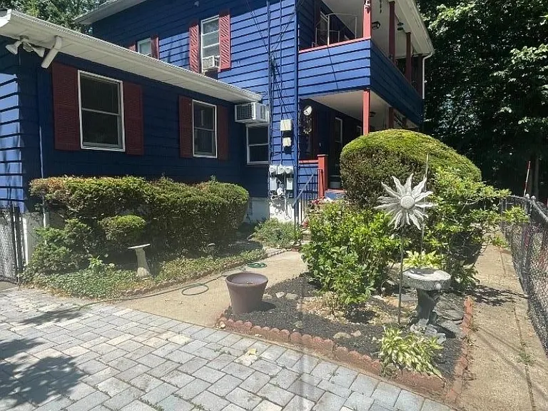 55 Garden Ave #1 — Photo 3