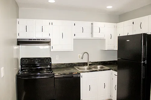 Willow Creek Apartments Photo 1