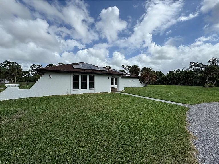 900 Crestwood Rd — Photo 34