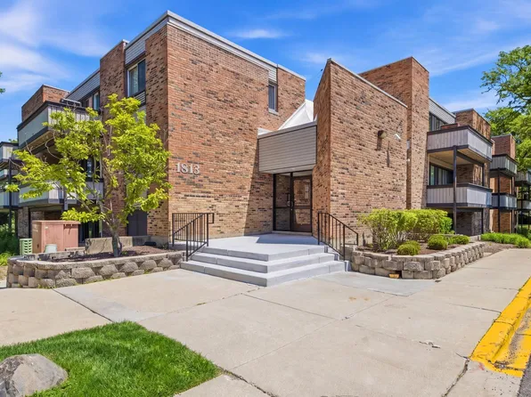 1813 Hemlock Pl APT 110, Schaumburg, IL 60173