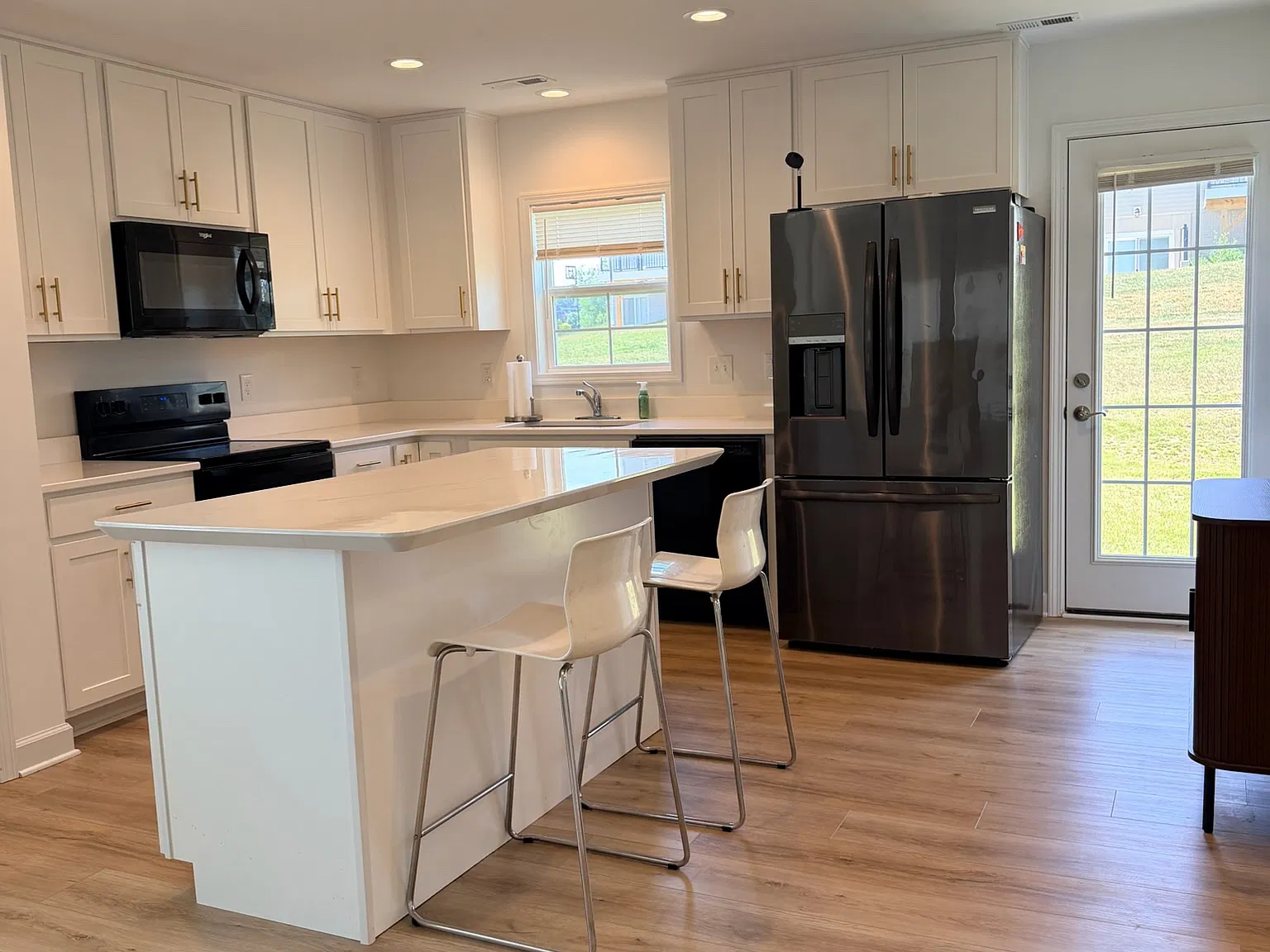 3 bed, 2.5 bath, 1414 sqft, $2,600 — Photo 4