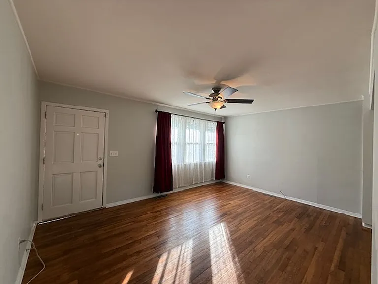 508 Henderson Dr — Photo 4