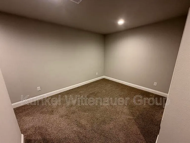 8401 Allied Way — Photo 20