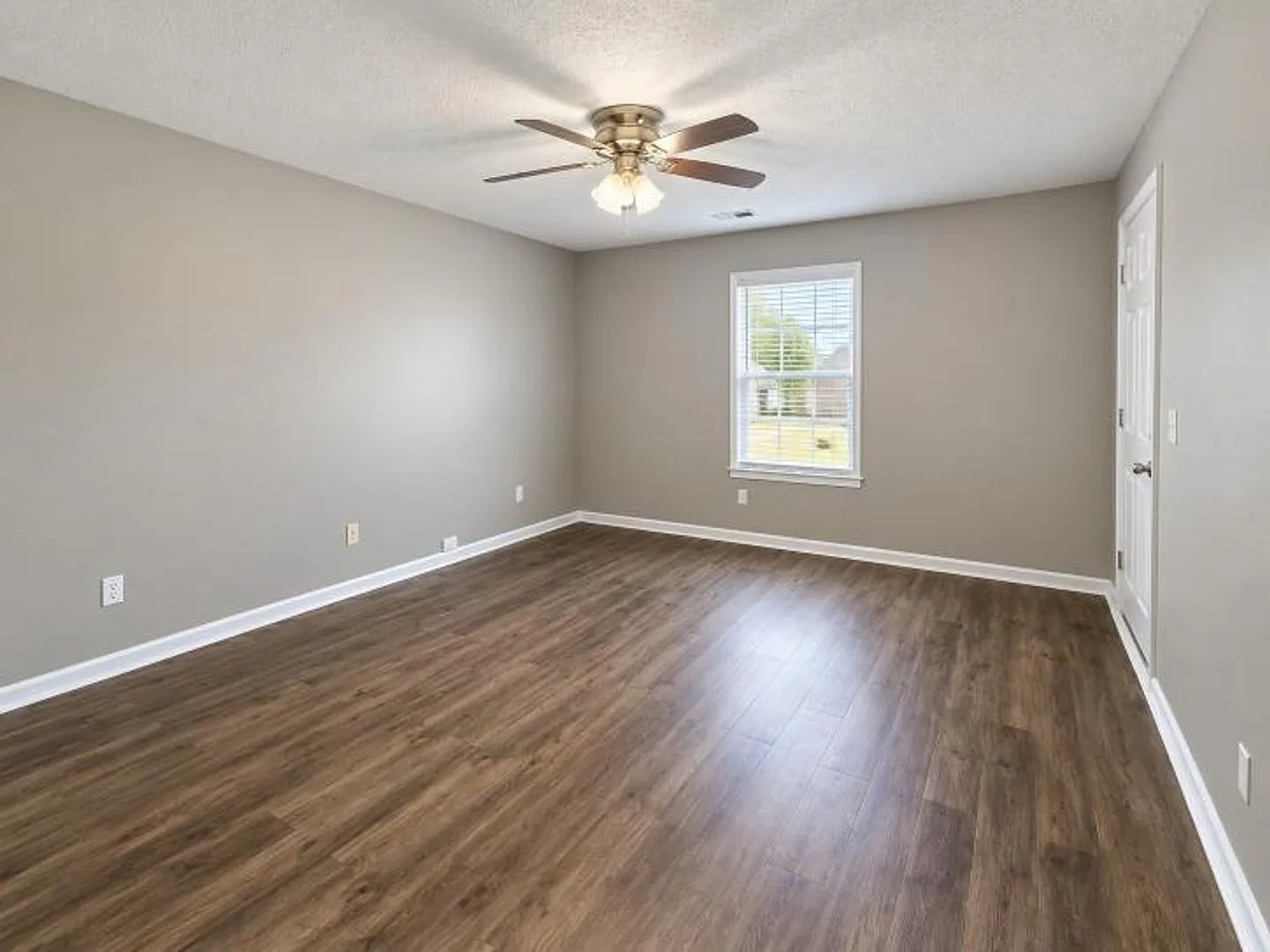 3 Bed 2 Bath Ranch home located close to post! — Photo 2