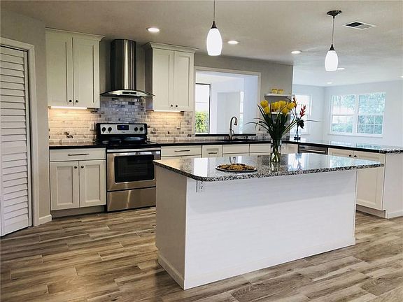 3rd image of 75 Banyan Dr