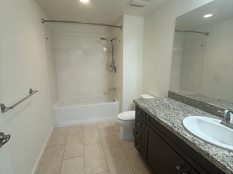 Diamond Creek Condominiums/ Apartments — Photo 40