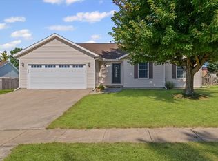 106 Juniper Dr, Mahomet, IL 61853