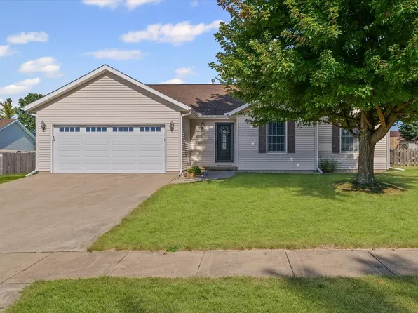106 Juniper Dr, Mahomet, IL 61853