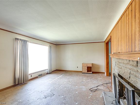 5th image of 255 E 266th St