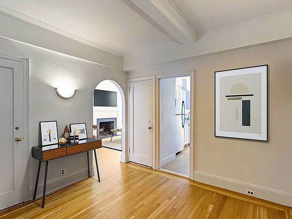 4th image of 360 E 55th St APT 8F