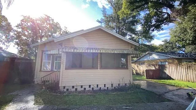728 Columbia St — Photo 1