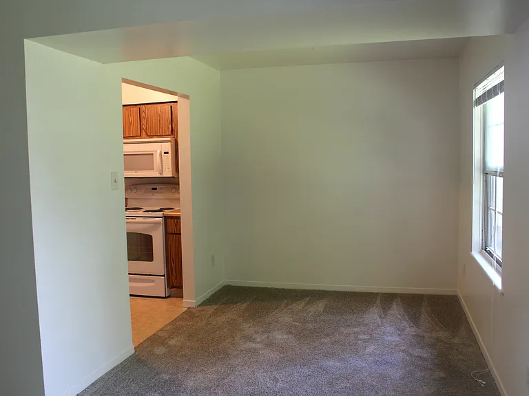 Lakeside Apartments at Walnut Hills — Photo 22