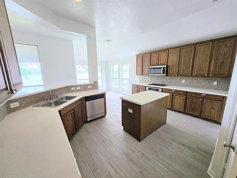 4018 Crystal Lake Cir N — Photo 13