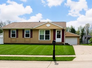 1759 Welshire Dr, Davenport, IA 52806
