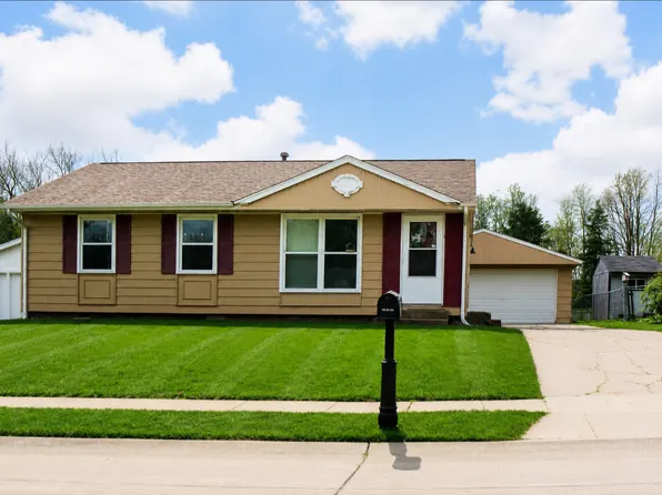 1759 Welshire Dr, Davenport, IA 52806
