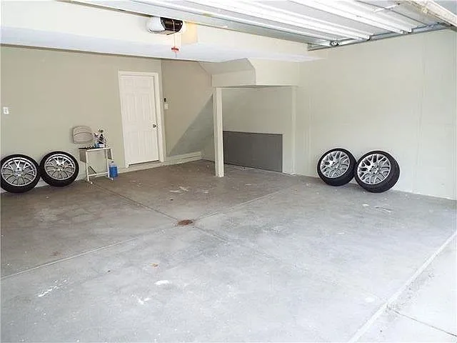 1044 Bayberry Drive — Photo 3