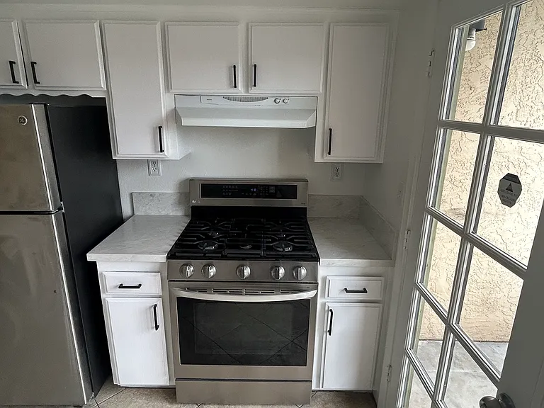 575 E St #3 — Photo 14