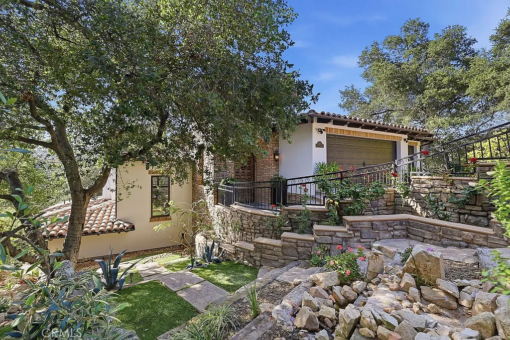 5 bed, 4929 sqft, $35,000 — Photo 2