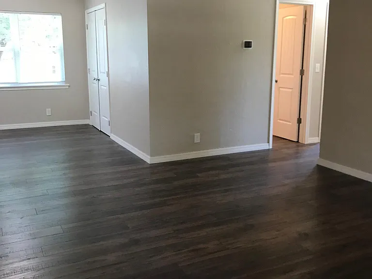 3411 N Market Ave — Photo 8