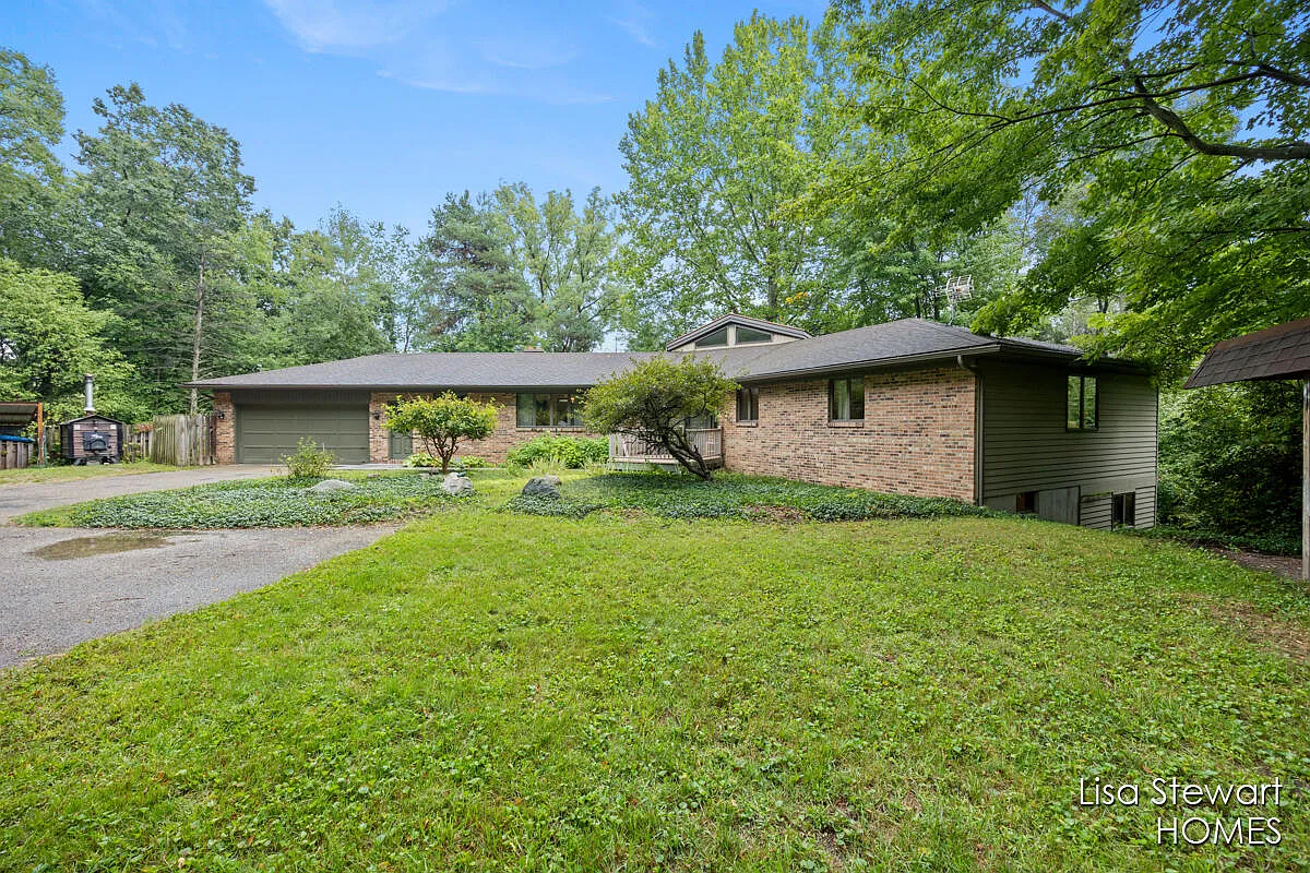5375 Egypt Valley Ave NE photo 1