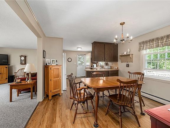 4th image of 29 Raymond Dr