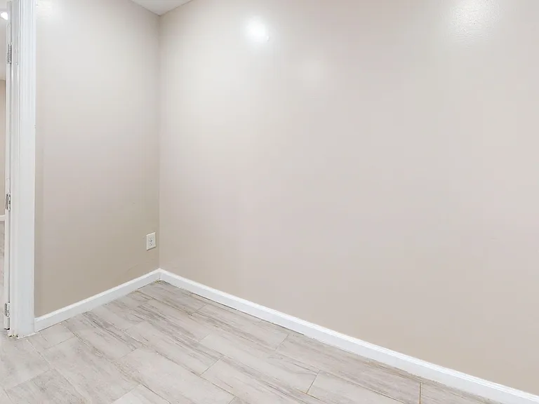 8008 Algon Ave — Photo 5