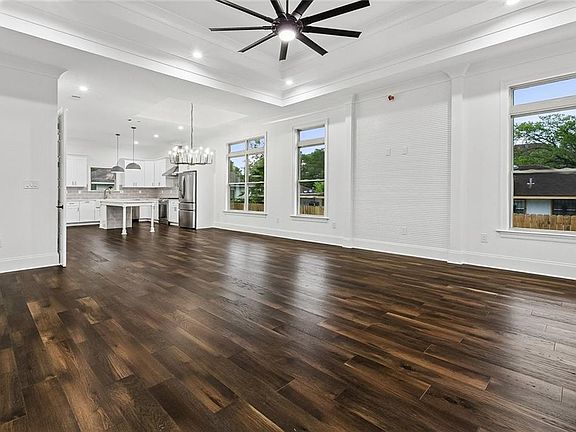 5th image of 4621 Stephen Girard Ave