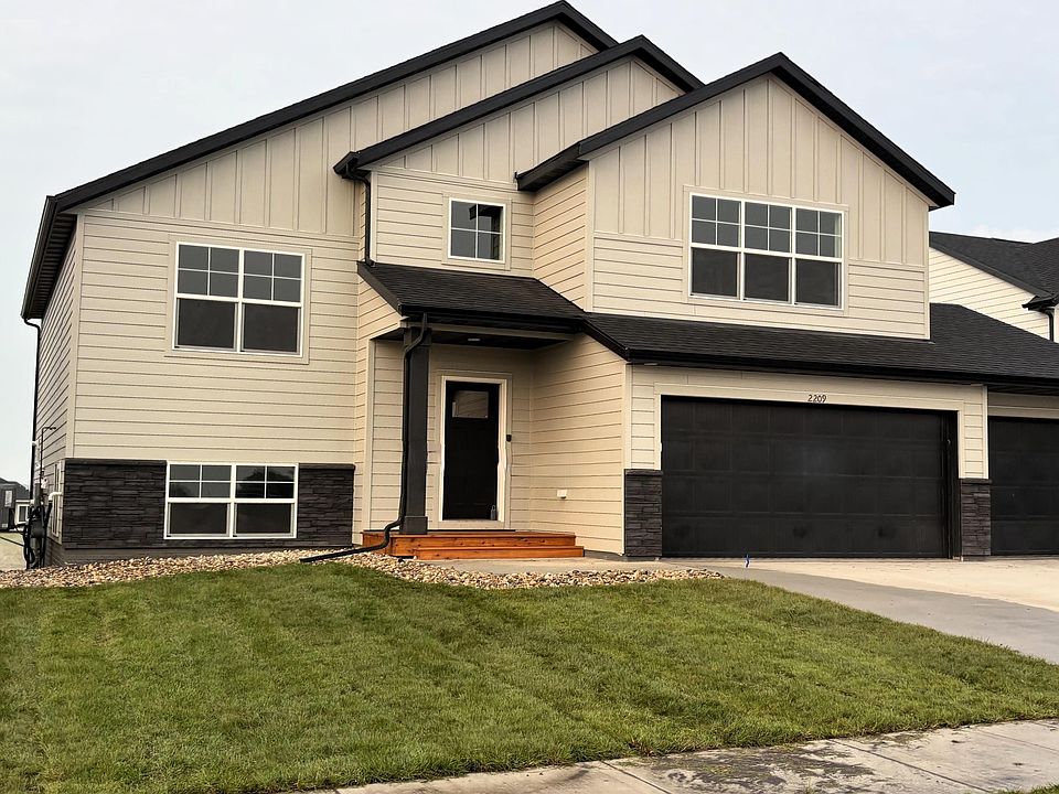 1st image of 2209 E Alexa St