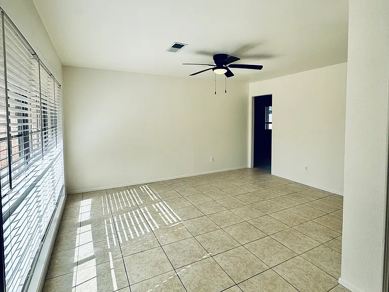 1205 Crestmont St — Photo 2