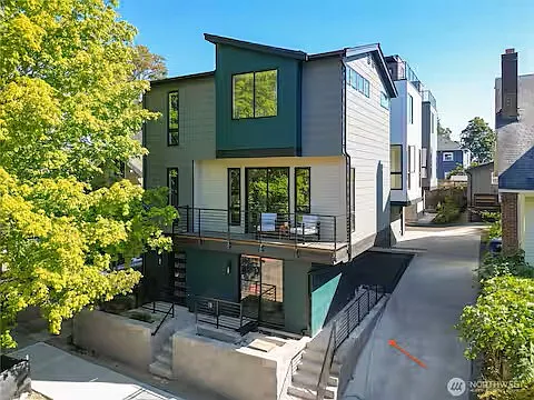 220 21st Ave E — Photo 4
