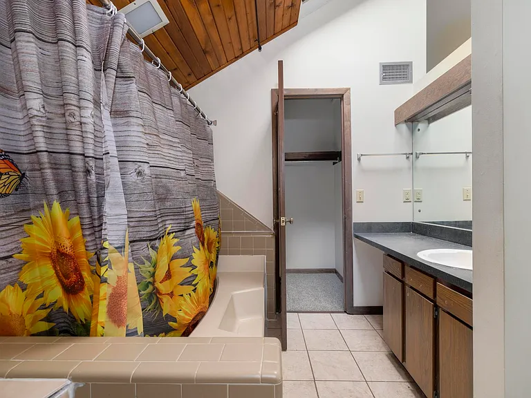 115 Becchnut Streetunit E #2 — Photo 7