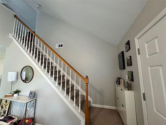2nd image of 204 Park Pl