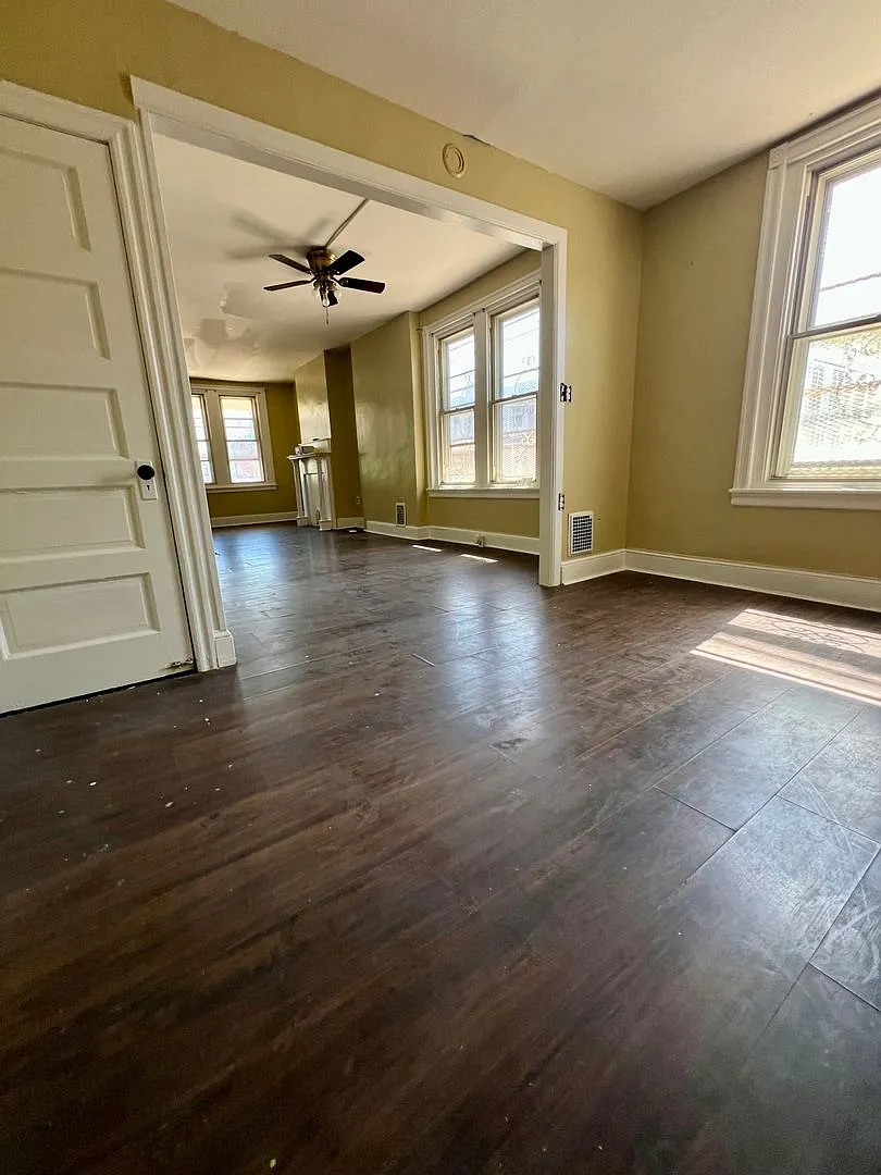Stunning 3-Bedroom Townhome in Carroll Park! Available NOW! — Photo 4