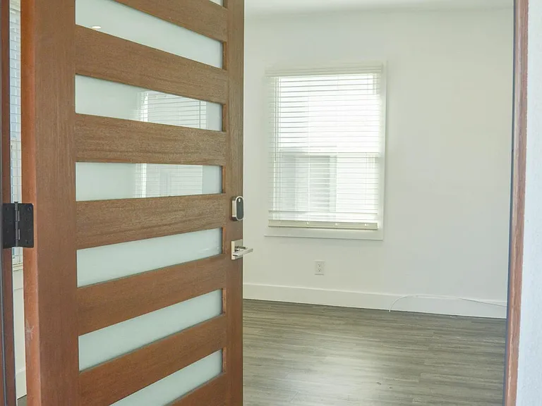 5407 Monroe St — Photo 7