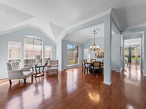 5th image of 2768 Club Ridge Dr