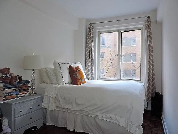 4th image of 40 Central Park S #3G