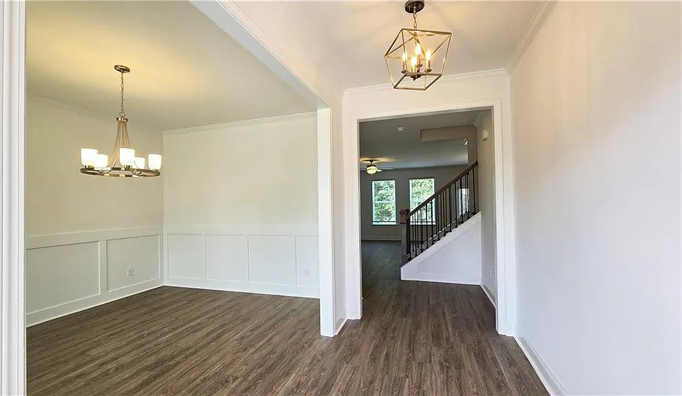 5 bed, 3.5 bath, 2562 sqft, $2,800 — Photo 4