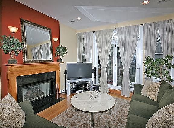 4th image of 1239 N Maplewood Ave #2