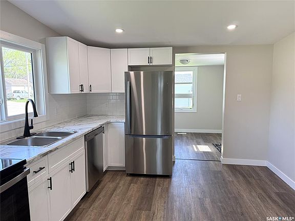 3rd image of 212 Garfield STREET