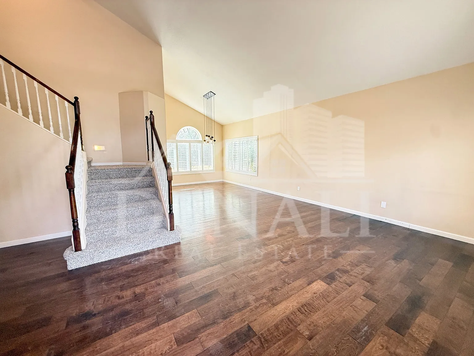 4 bed, 3.0 bath, 2401 sqft, $3,000 — Photo 3