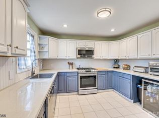 40 E Walnut St, Metuchen, NJ 08840
