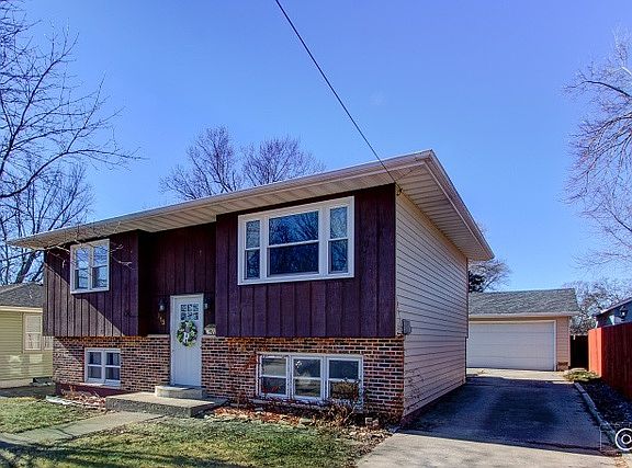 2nd image of 915 N 13th St