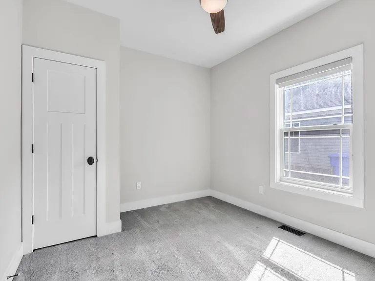 410 Gower St — Photo 16