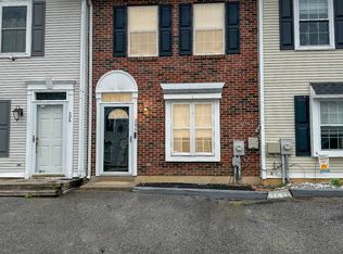 208 Fieldstone Ln, Newark, DE 19702