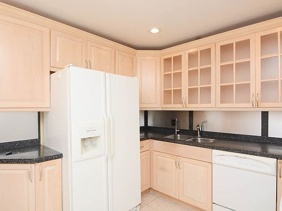 2nd image of 2605 W Summerdale Ave #2