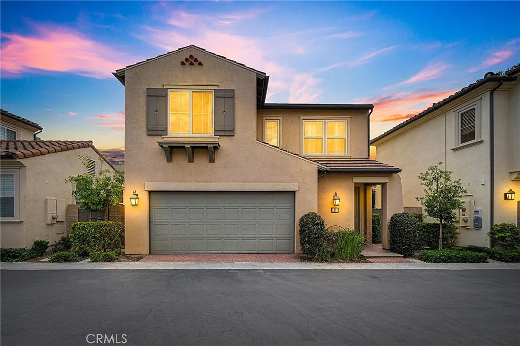 3 bed, 2.5 bath, 1735 sqft, $4,700 — Photo 2