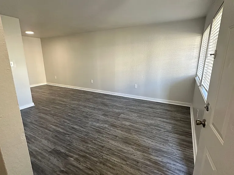 Regency Point Luxury Apartments — Photo 106